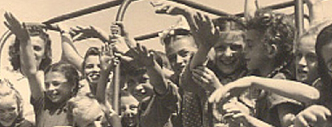 Fröhliche Kinder im Ferienlager 1946